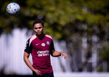 Dieguinho durante treinamento no Corinthians