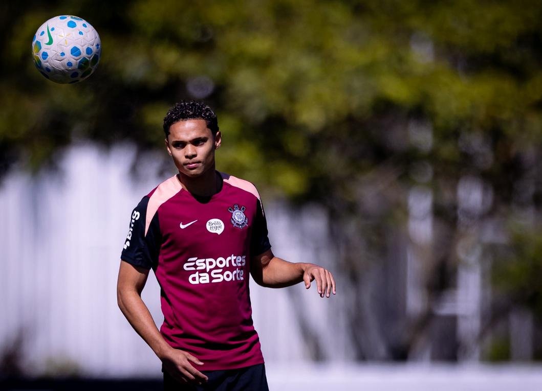 Dieguinho durante treinamento no Corinthians