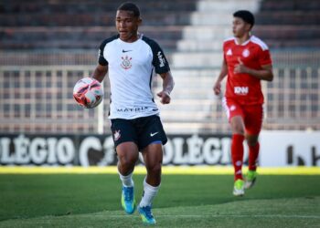 Léo Rodrigues em treino no Corinthians