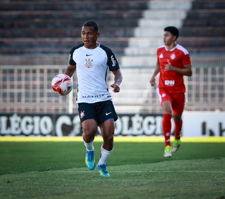 Léo Rodrigues em treino no Corinthians