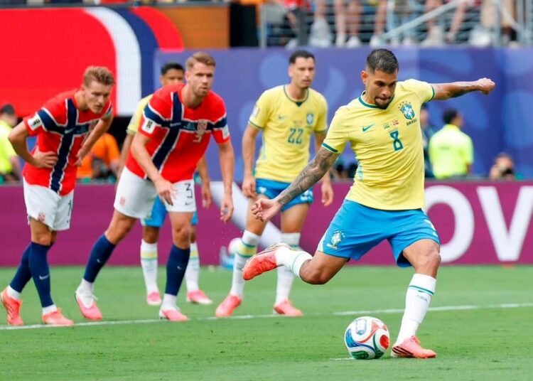 Bruno Guimarães em campo