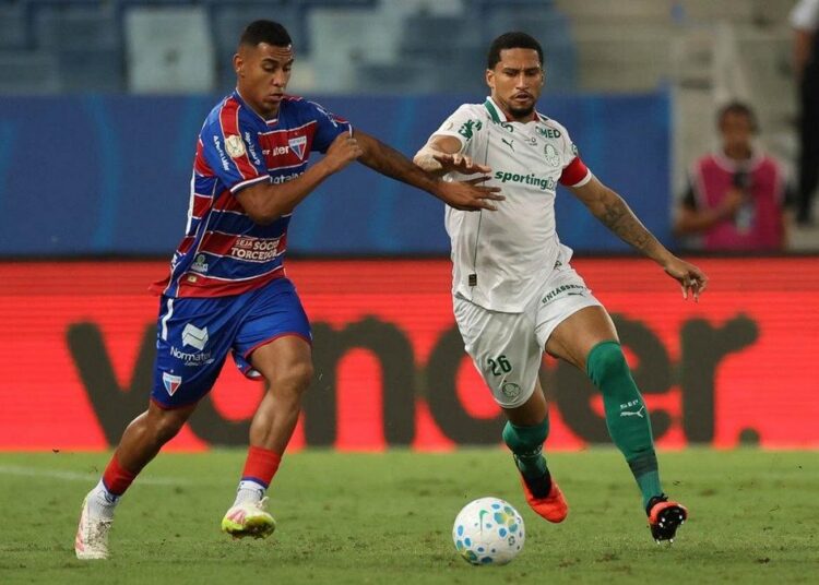 Palmeiras em ação durante o jogo contra o Fortaleza