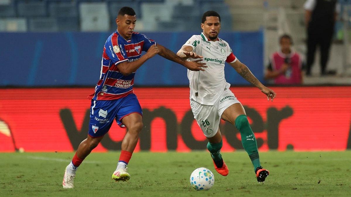 Palmeiras em ação durante o jogo contra o Fortaleza