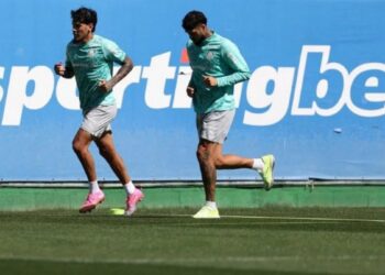 Jogadores do Palmeiras em treinamento
