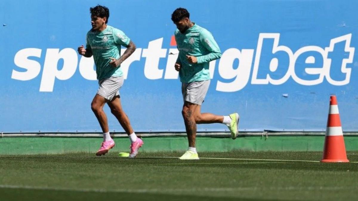 Jogadores do Palmeiras em treinamento