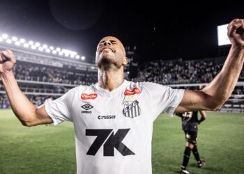Mayke jogando pelo Santos