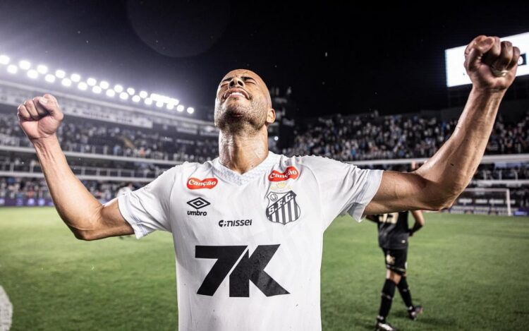 Mayke jogando pelo Santos