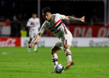 Enzo Díaz em ação pelo São Paulo