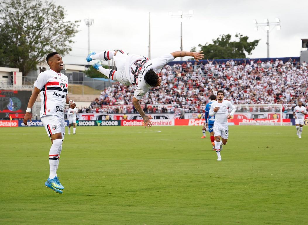 Jogadores do São Paulo em ação
