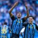 Jogadores do Grêmio celebrando gol