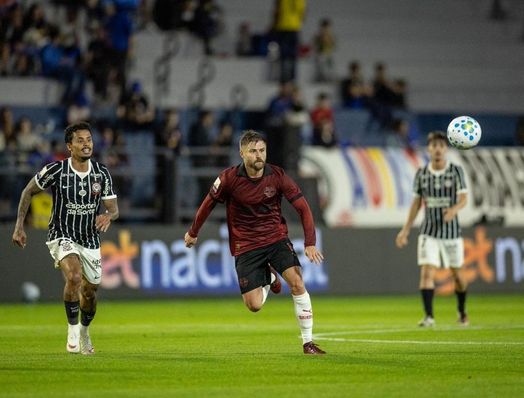 Corinthians e Bragantino em ação.