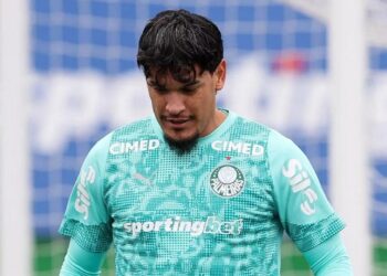 Jogadores do Palmeiras treinando na Academia de Futebol