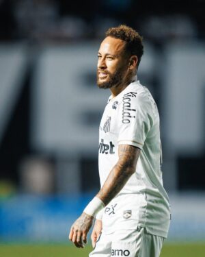 Santos e Palmeiras: Neymar Enfrenta Novo Desafio no Sintético