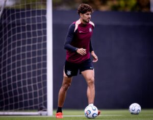 Corinthians inicia preparativos com treino e palestras