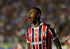 Arboleda busca reconquistar torcida do São Paulo: “passo a passo”