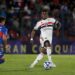 Jogador Jhegson Mendez em ação pelo São Paulo
