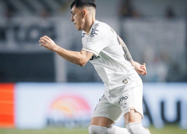 Escobar suspenso do Santos