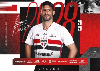 Calleri com a camisa do São Paulo