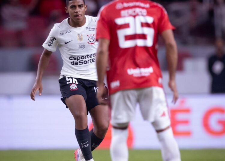 Atacante Gui Negão em ação pelo Corinthians