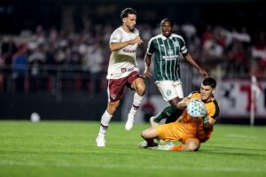 Calleri critica arbitragem após empate frustrante do São Paulo