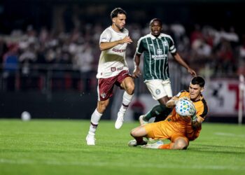 Atacante Calleri durante partida do São Paulo