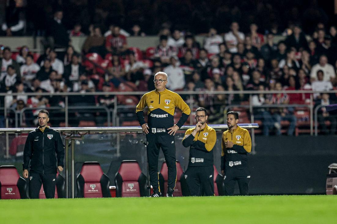 Dorival Júnior durante jogo do São Paulo