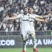 Jogadores do Santos comemorando o gol