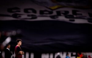 Diniz torce pela permanência de Memphis no Corinthians