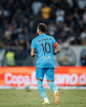 Neymar Ignora Rivalidade com Thiago Mendes Após Vitória
