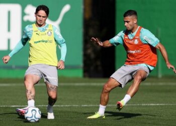 Khellven durante treinamento do Palmeiras