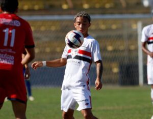 São Paulo rejeita propostas por jovem talento Pedro Ferreira