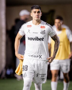 Adonis Frías é negociado pelo Santos para o Atlas do México