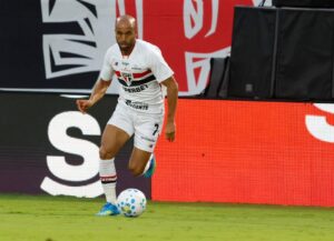 Lucas Moura mira retorno ao São Paulo até 2026