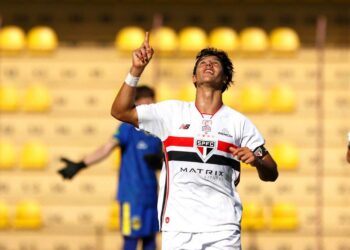 Nicolas em campo pelo São Paulo