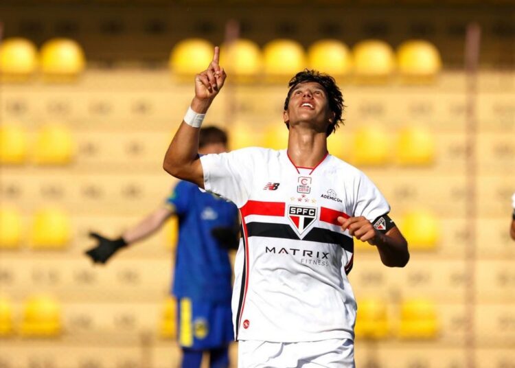 Nicolas em campo pelo São Paulo