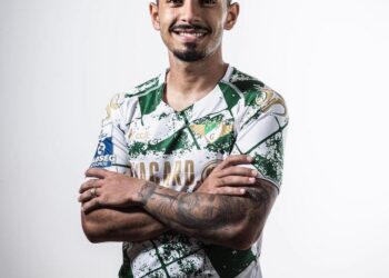 Alanzinho em ação no futebol