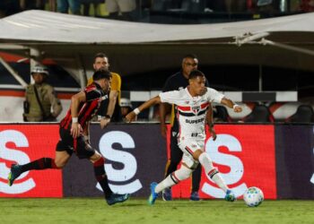 Jogador Tete em ação pelo São Paulo