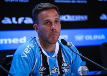 Arthur Melo durante partida