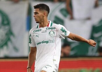 Arthur lateral do Palmeiras em ação
