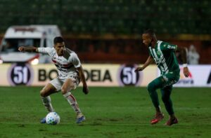 São Paulo busca recuperação contra Chapecoense em crise