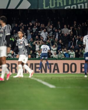 Corinthians sofre nova derrota e se distancia do G-4