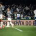 Jogadores do Corinthians em ação no Couto Pereira