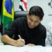 Jogador Miguelito em ação pelo Santos
