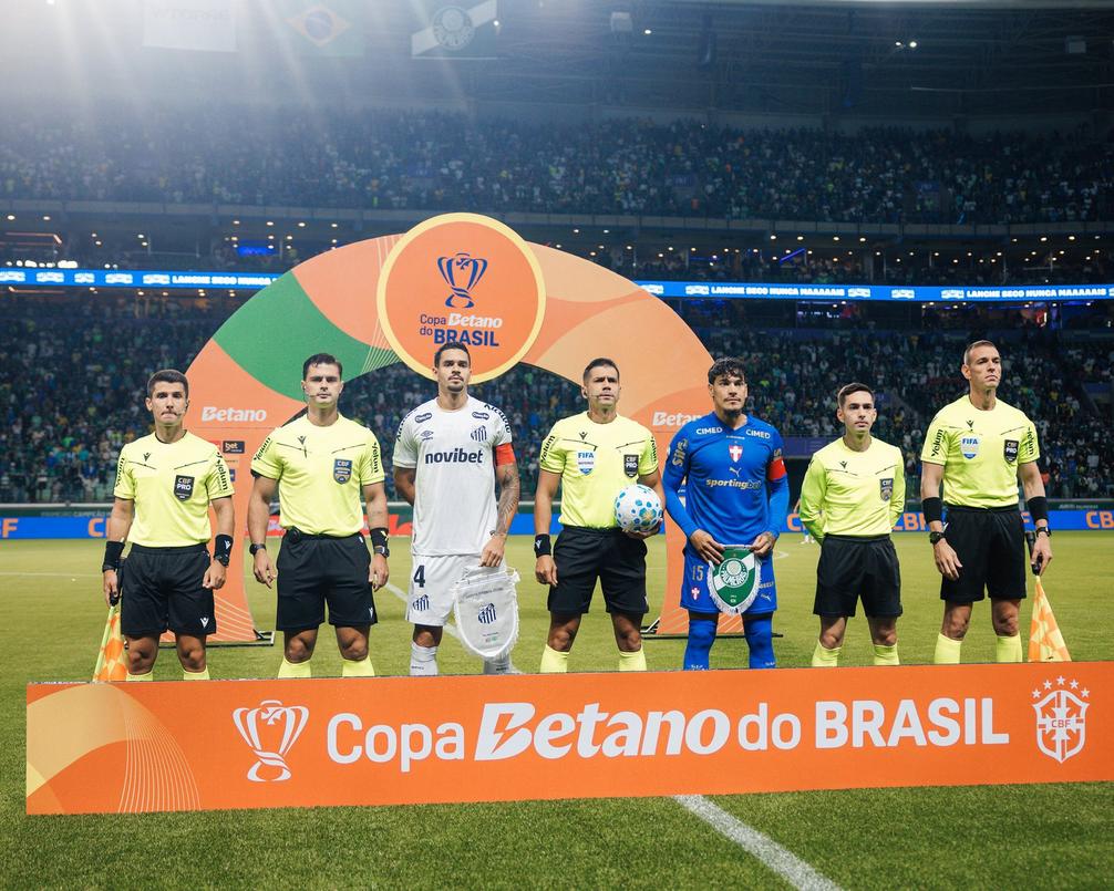 Santos e Palmeiras em jogo decisivo