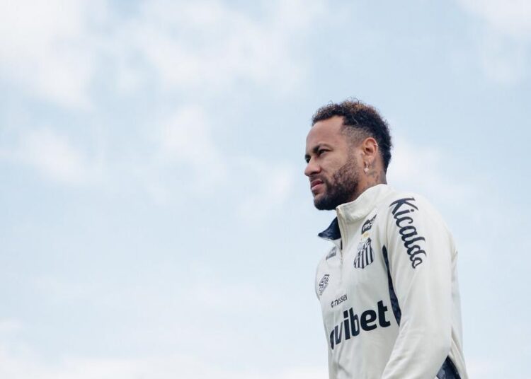Neymar treinando com a equipe do Santos