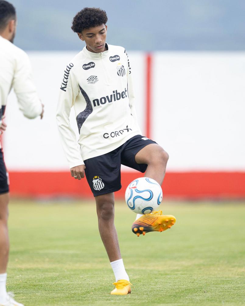Robinho Jr. em campo