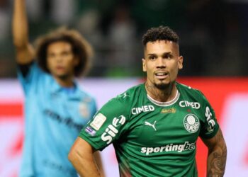 Paulinho durante treino