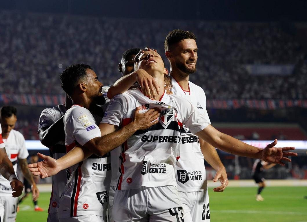 São Paulo enfrenta Bragantino no Morumbi