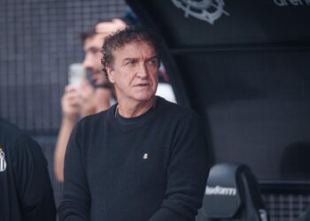 Cuca durante coletiva de imprensa