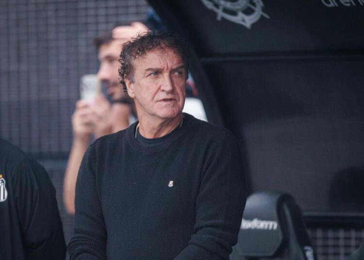 Cuca durante coletiva de imprensa